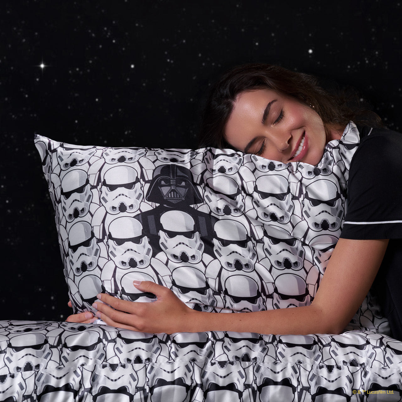Star Wars & Kitsch Satin Pillowcase in Darth Vader & Stormtroopers - King - Image 3
