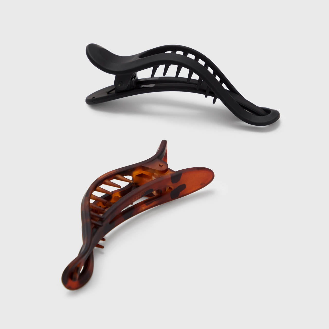 Alternative view of Black & Tort Curved Flat Lay Claw Clips 2pc Set