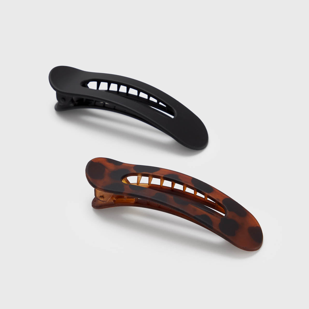 Alternative view of Black & Tort Flat Lay Claw Clips 2pc Set