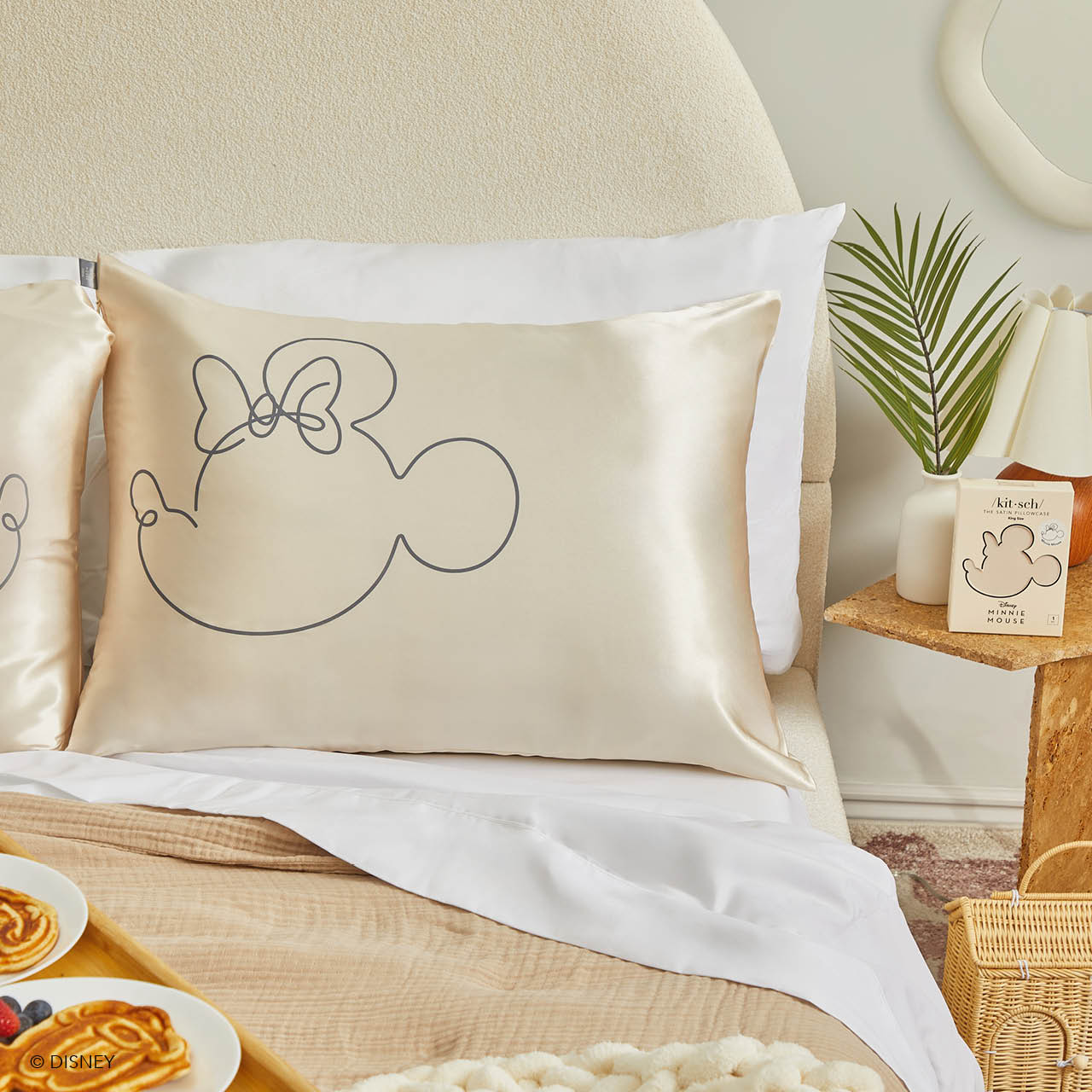 Kitsch x Mickey and Minnie Satin Pillowcase in Mr. Mouse - Image 3