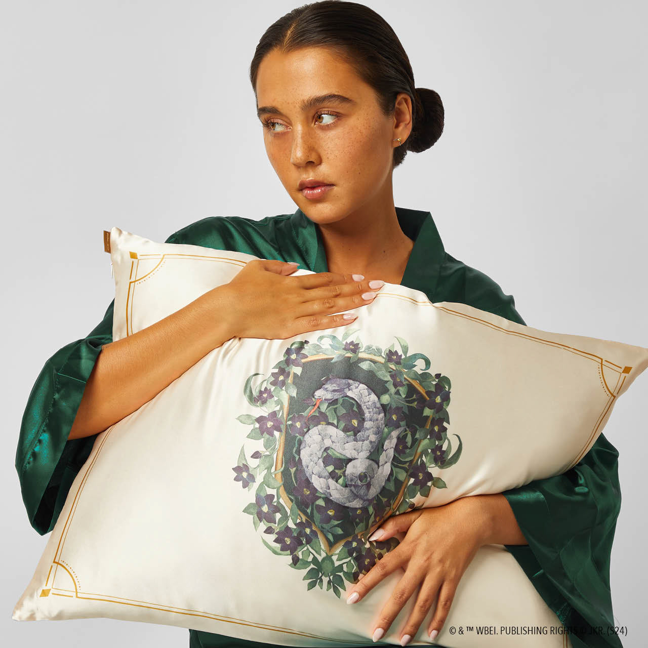 Kitsch x Harry Potter Satin Pillowcase in Slytherin - Image 5