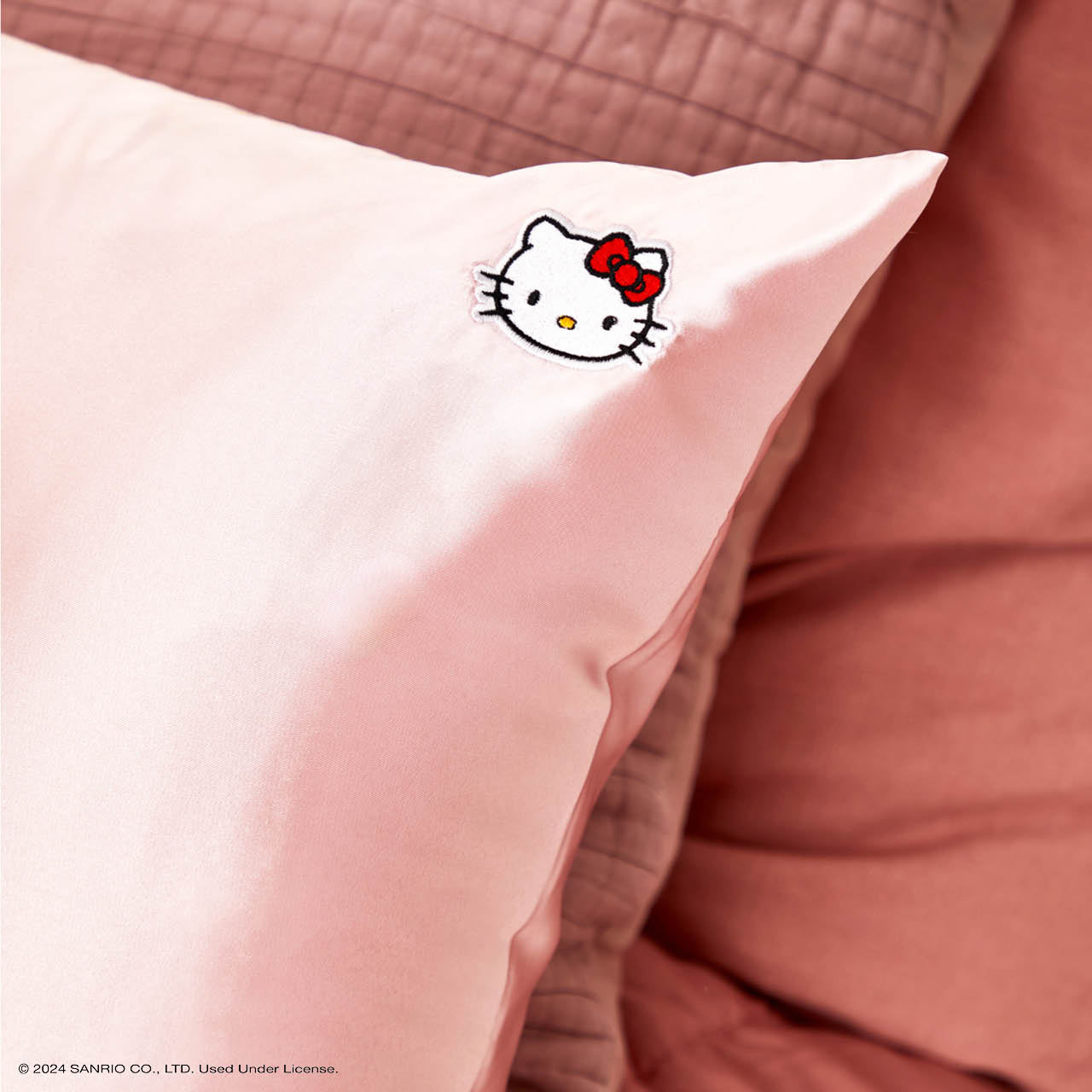 Kitsch x Hello Kitty Satin Pillowcase in Pink Hello Kitty Face - King - Image 4